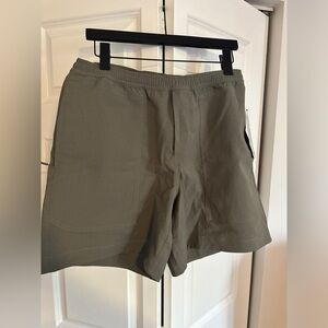 Relaxed fit pull on shorts – Lululemon – large